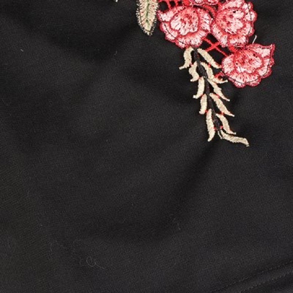 Rose embroidered black off shoulder dress | small - Picture 4 of 7